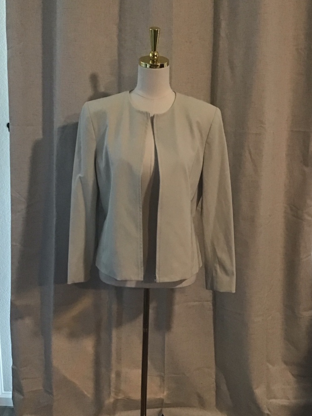 Jones New York Light Cream Collarless Open Blazer
